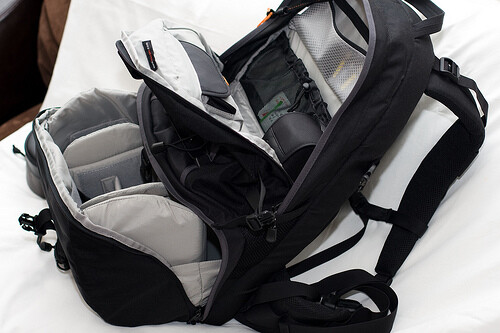 Lowepro-Compurover-Aw-1