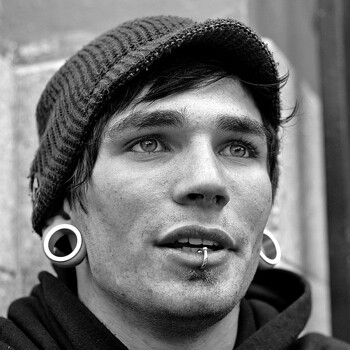 Portrait-Looking