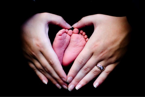 baby feet heart