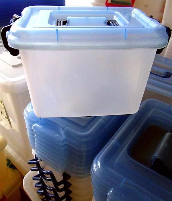 Samsung ST550 Plastic boxes 1.jpg