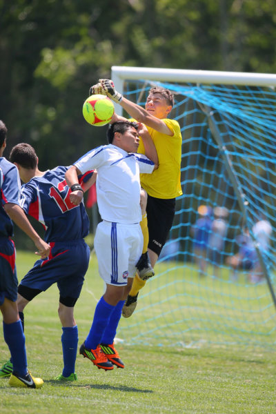 I moved out to the sideline for this shot.  Right around the 18 yard line is a great place to stand and turn back to the goal for the action there. Canon EOS-1D X, EF 200-400 f/4L IS Extender 1.4X. 1/1000, f/5.6, ISO 800.