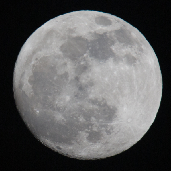 Focal length 600 mm - some chromatic aberration is visible