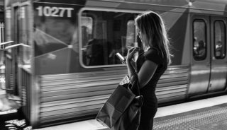 Those rare moments, when the story, the light and the composition all come together, are what keep us roaming those streets tirelessly with our camera.
©Valérie Jardin