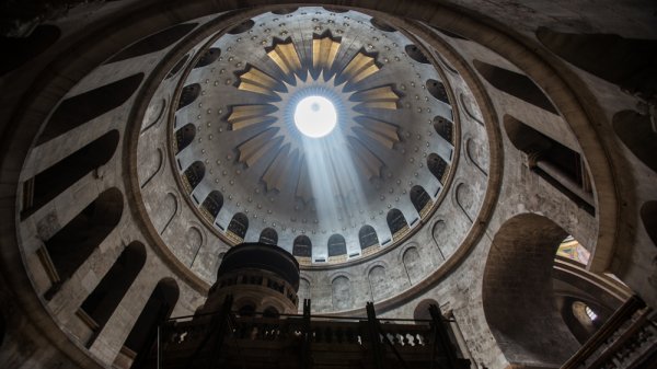 Church of the Holy Sepulchre at 16mm