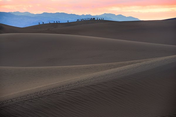 Workshop students set up for sunrise at the Mesquite Flat Sand Dunes