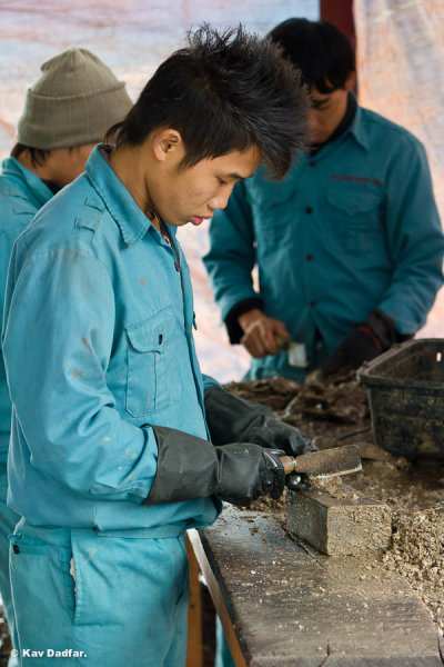 Simple Tips to Improve Your Environmental Portraits 2 Workers_OysterFarm_KavDadfar