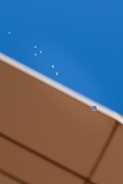 Nailing this shot of falling water drops required a lot of switching between automatic and manual focus, and would have been virtually impossible if the shutter button was used for focusing instead of the back button.