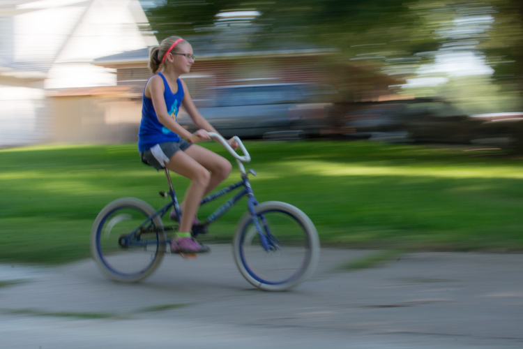 motion-and-composition-bike-center-panning