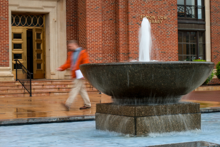 http://digital-photography-school.com/wp-content/uploads/2015/08/motion-and-composition-fountain.jpg