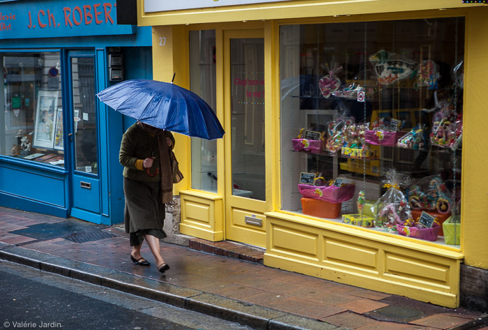 Color or Black and White for Street Photography? 8 Choosing a color theme then you are out on a photo walk can be a fun project. Here my color theme was blue!