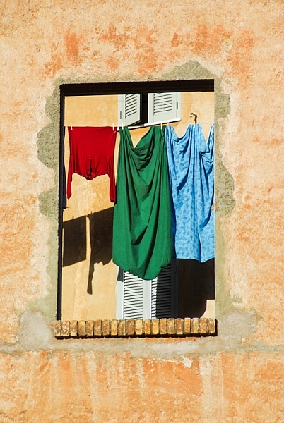 Rome - laundry - captured with a 28-200 tamron lens 