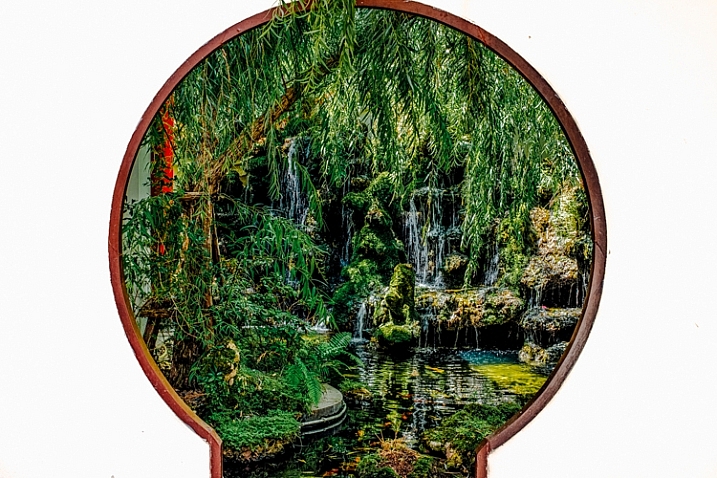 Framing of a hidden Chinese garden.