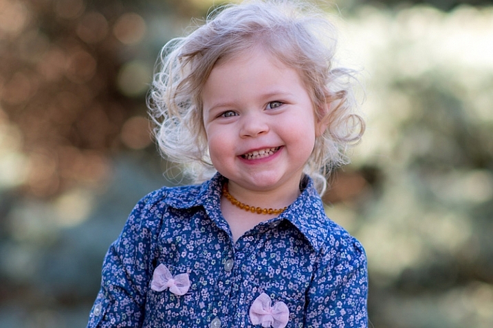 photographing-kids-girl-purple-dress