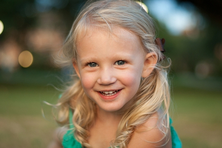 photographing-kids-girl-smiling
