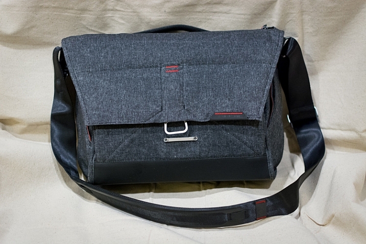 everyday-messenger-bag-front-closed