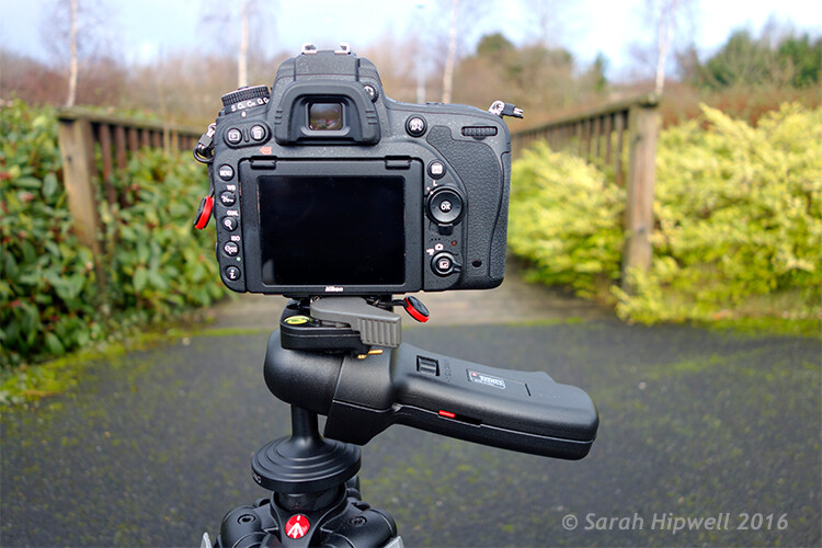 Manfrotto Piastra Adattatore A Sgancio Rapido Per Testa A Sfera 322RC2 – Leggera E Versatile Per Fotocamera