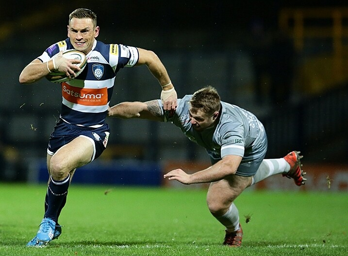 Here I used 1/1000sec to freeze the action, f/3.5 to give less depth of field and ISO 6400 to fill in the exposure gap. The ISO is quite high as this is at a night game. © Daniel Smith / Getty Images.