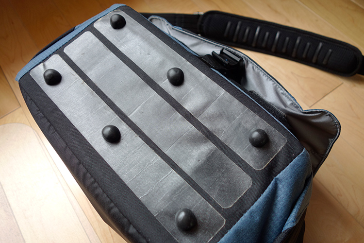 Sugru-rubber-feet-attached-to-bag