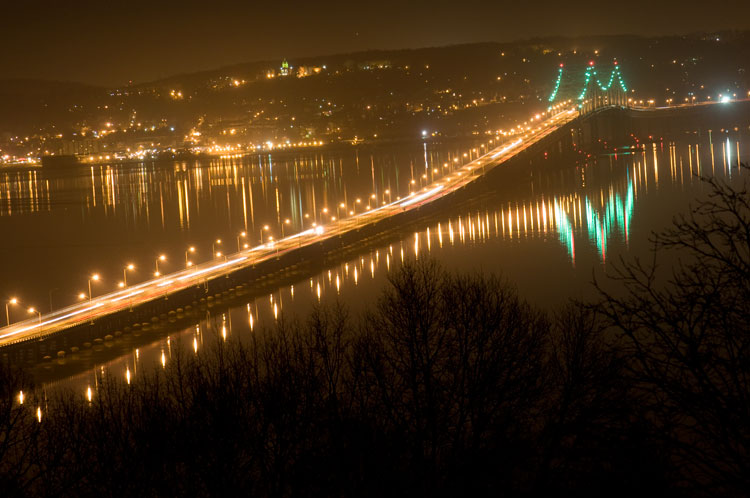Tappan zee bridge at night