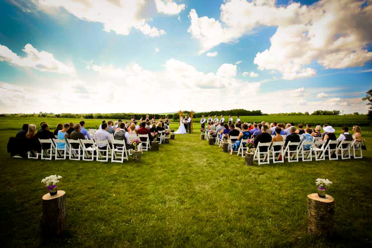 outdoor-location-ceremony-barn-wedding