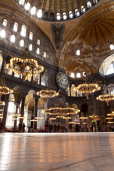 Kav Dadfar-Hagia Sofia