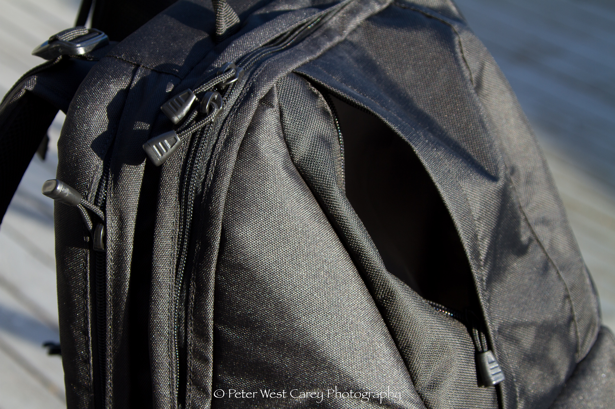 Lowepro Fastpack 350 (Black) Lightweight, comfortable backpack for DSLR and  tablet/laptop at Crutchfield